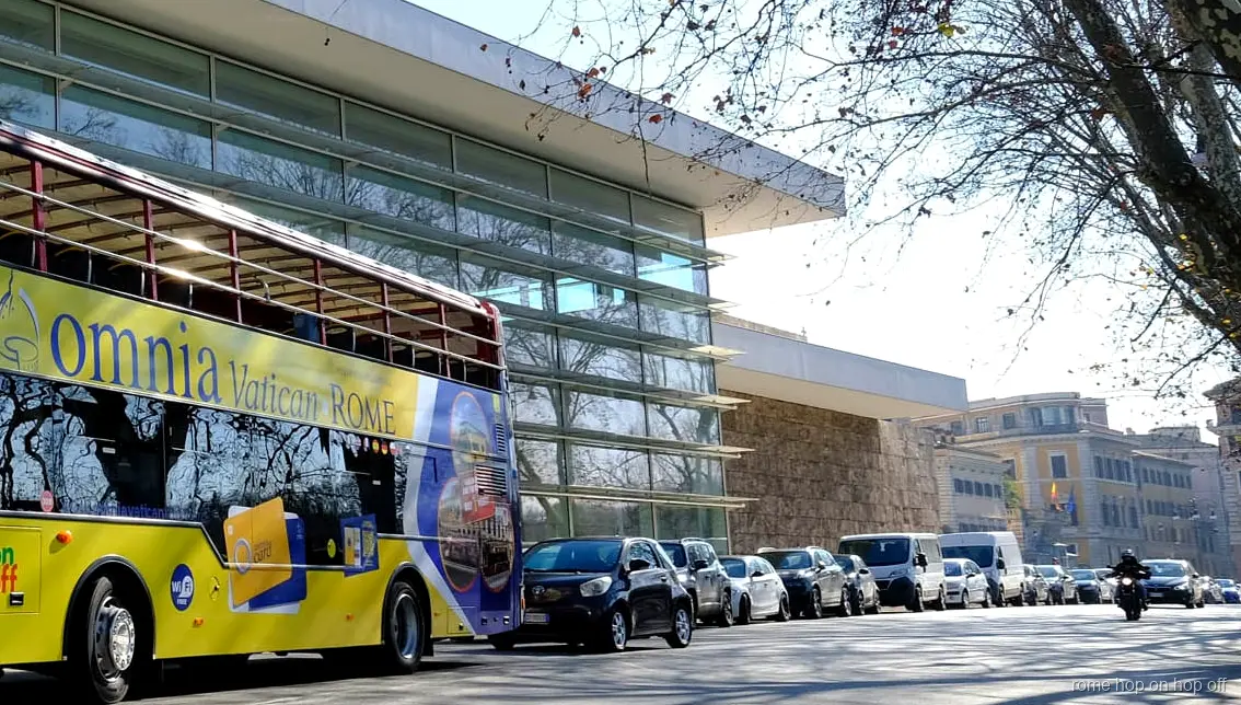 Kombi Watykan i hop-on hop-off autobus Rzym blisko Placu Świętego Piotra